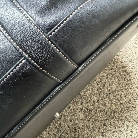 Black coach bleecker weekender tote retired style of bag small blemishes - Picture 9 of 16